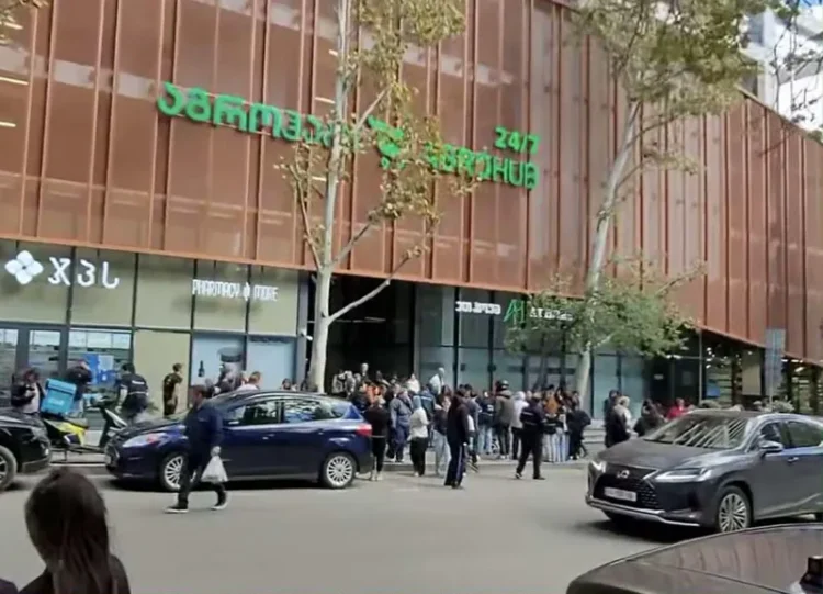 „აგროჰაბში“ ხანძარია, შენობიდან ხალხის ევაკუაცია მიმდინარეობს