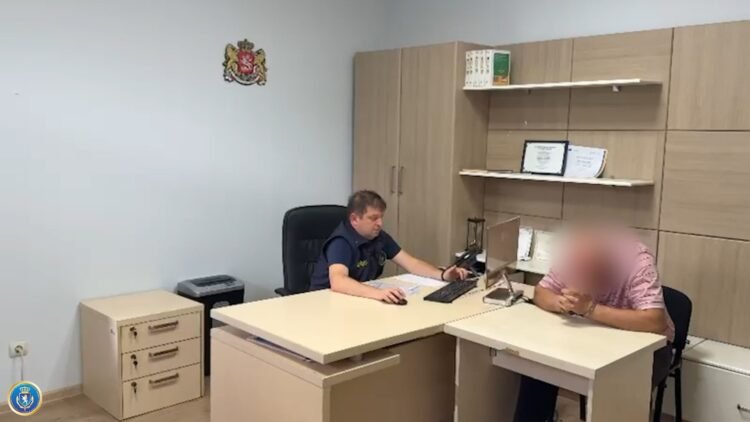 „ქრთამს იღებდა ძროხის ე.წ. საყურე ნიშნების სანაცვლოდ“ – სურსათის ეროვნული სააგენტოს თანამშრომელი დააკავეს