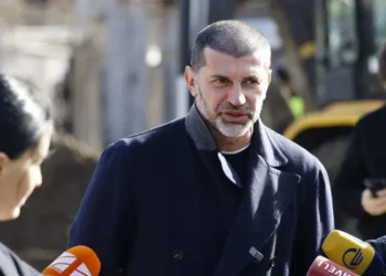 “ოპოზიცია ორად არის გახლეჩილი: ერთი მხარე დამხობით ემუქრება ქართველ ხალხს, მეორე ამბობს, რომ გამარჯვების შემთხვევაში გააჩერებს მუნიციპალიტეტის მუშაობას”- კალაძე