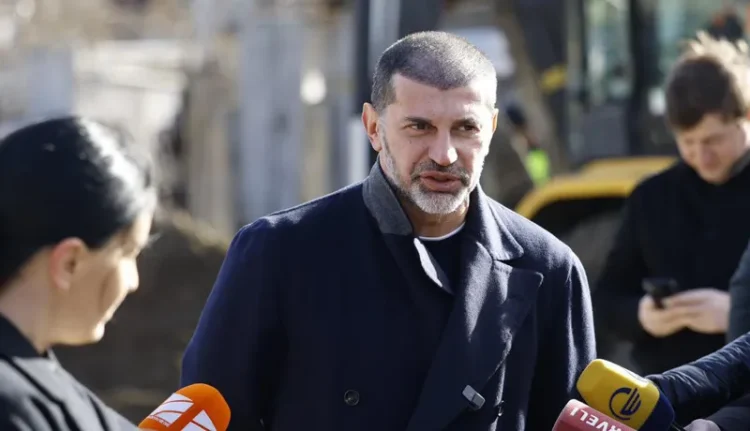 “ოპოზიცია ორად არის გახლეჩილი: ერთი მხარე დამხობით ემუქრება ქართველ ხალხს, მეორე ამბობს, რომ გამარჯვების შემთხვევაში გააჩერებს მუნიციპალიტეტის მუშაობას”- კალაძე