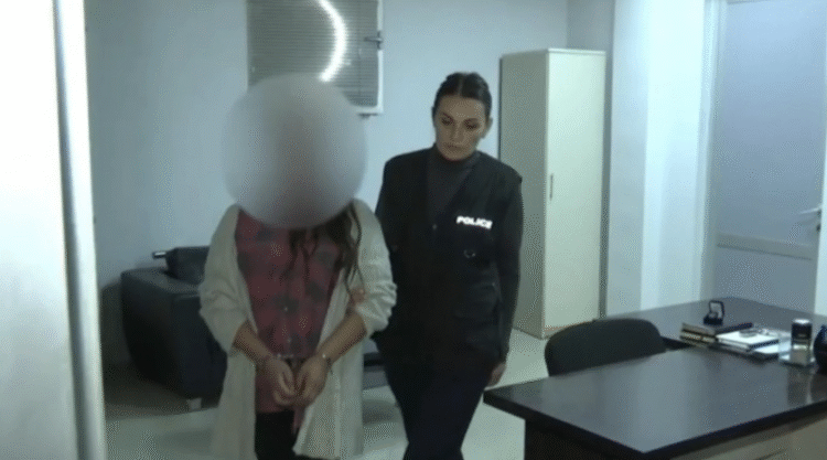 დააკავეს დედა, რომელმაც არასრულწლოვანი შვილების მიმართ ფიზიკურად იძალადა