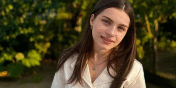 „ჩვენი ლამაზი, ცისფერთვალება გოგო, დიდი და უსაზღვრო ტკივილია… “- სკოლა მოსწავლეს ემშვიდობება