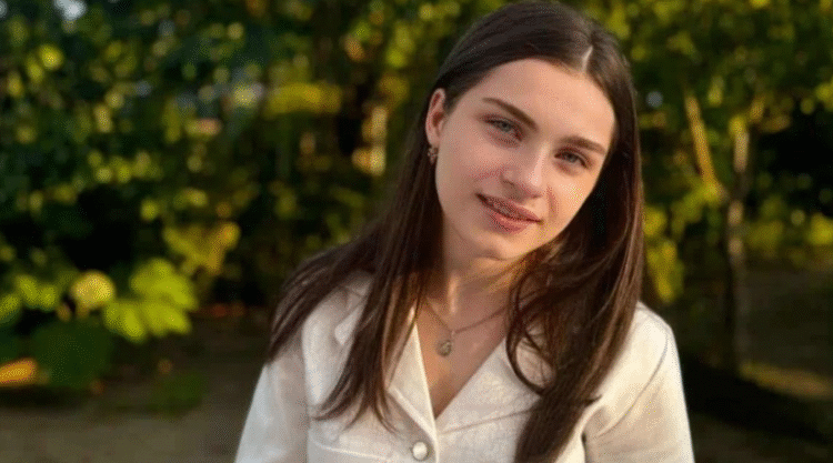 „ჩვენი ლამაზი, ცისფერთვალება გოგო, დიდი და უსაზღვრო ტკივილია… “- სკოლა მოსწავლეს ემშვიდობება