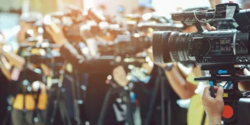 “პროტესტის ერთწლიან პერიოდში, ჟურნალისტების მიმართ ძალადობის, დევნისა და საქმიანობაში ხელშეშლის 400-მდე შემთხვევაა აღრიცხული” – „საერთაშორისო გამჭვირვალობა“