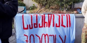 ჭიათურელი მაღაროელები ჯანდაცვის სამინისტროსთან აქციას მართავენ