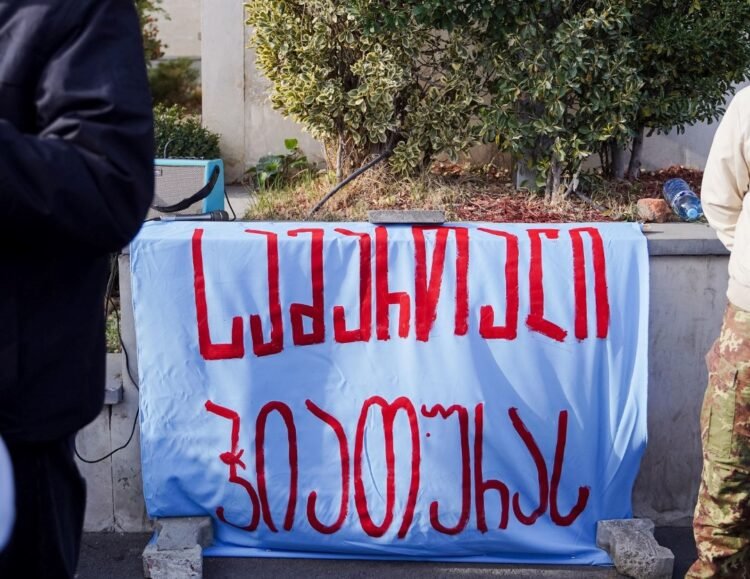 ჭიათურელი მაღაროელები ჯანდაცვის სამინისტროსთან აქციას მართავენ