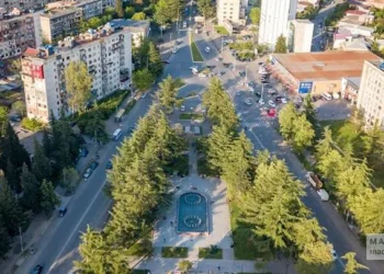 ქუთაისში, კიკვიძის ძეგლთან ქირავდება ბინა