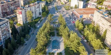 ქუთაისში, კიკვიძის ძეგლთან ქირავდება ბინა