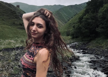 „რატომ გაგვწირე, ნინიკო…” –  ავარიის დროს დაღუპულ გოგოს ემშვიდობებიან