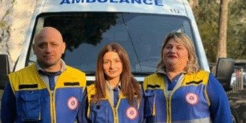 „ქუჩაში გამვლელები სასწრაფოს მანქანას წინ გადაუდგნენ “- შემთხვევა თბილისში