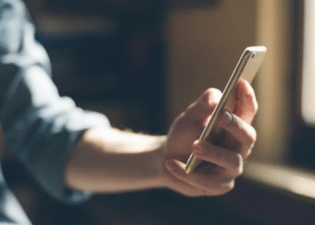 განათლების სამინისტრო სასკოლო პროცესში მობილური ტელეფონების გამოყენების აკრძალვას გეგმავს