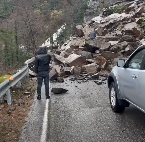 სოფელ ბარჯაშთან ავტოტრანსპორტის მოძრაობა ცალმხრივად აღდგა