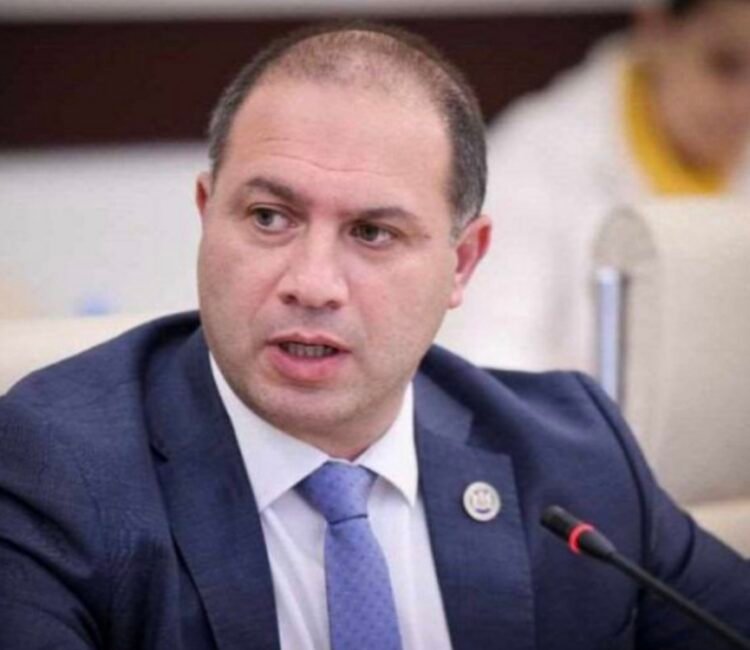 ფორმის ტარება არის სავალდებულო-გივი მიქანაძე