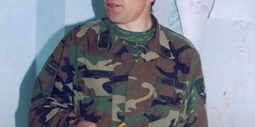 ომში დაღუპული გმირის, პოლკოვნიკ დავით ელიზბარაშვილის საფლავიდან სანათები მოიპარეს