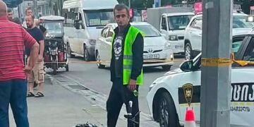 ბათუმში მანქანა სქროლს შეეჯახა